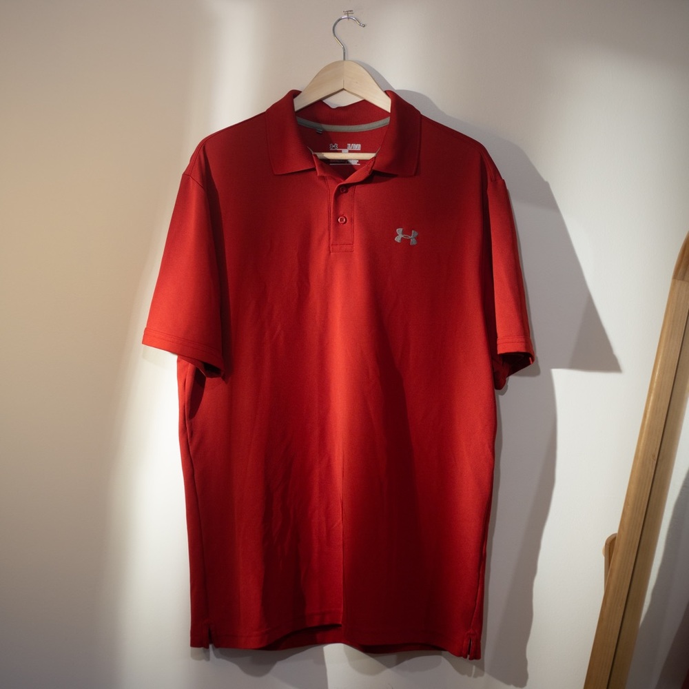 Under Armour Polo Shirt in Red. Size XL.